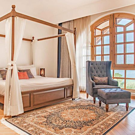Stayvista At Sylvana Villas With Lawn, Bbq And Jacuzzi Kasauli Exterior photo